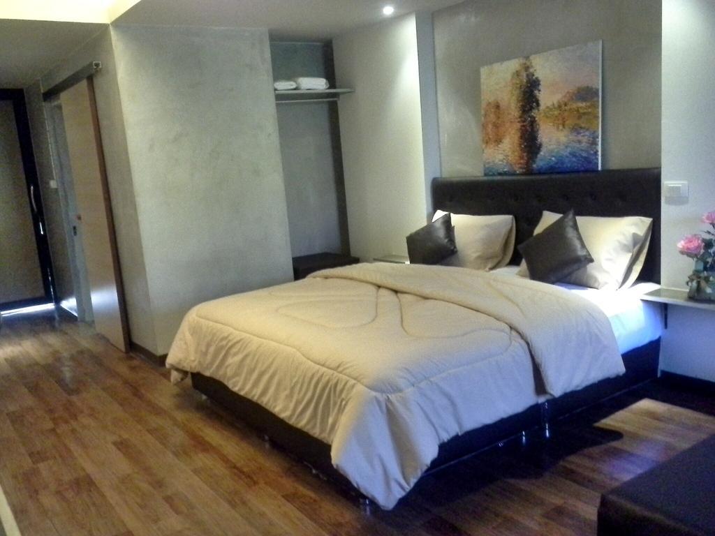 Thongtha Residence - Suvarnabhumi Airport Bangkok Room photo